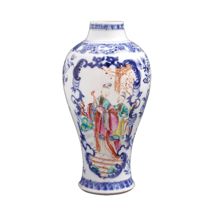 Chinese export baluster form garniture vase with figural scenes (c. 1780)