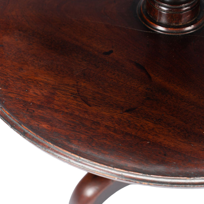English Georgian three tiered dumb waiter on cabriole legs (c. 1760-80)