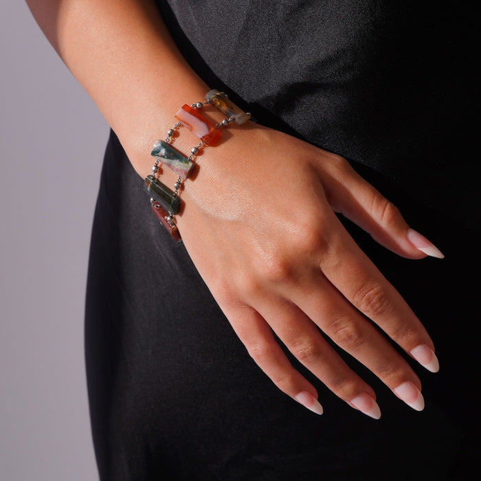 English or Scottish specimen bar agate bracelet set in silver links (c. 1870)