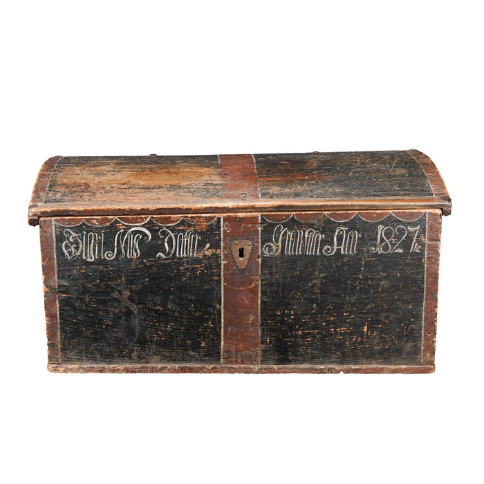 Painted Norwegian pine immigrant trunk with coffer top (1827)
