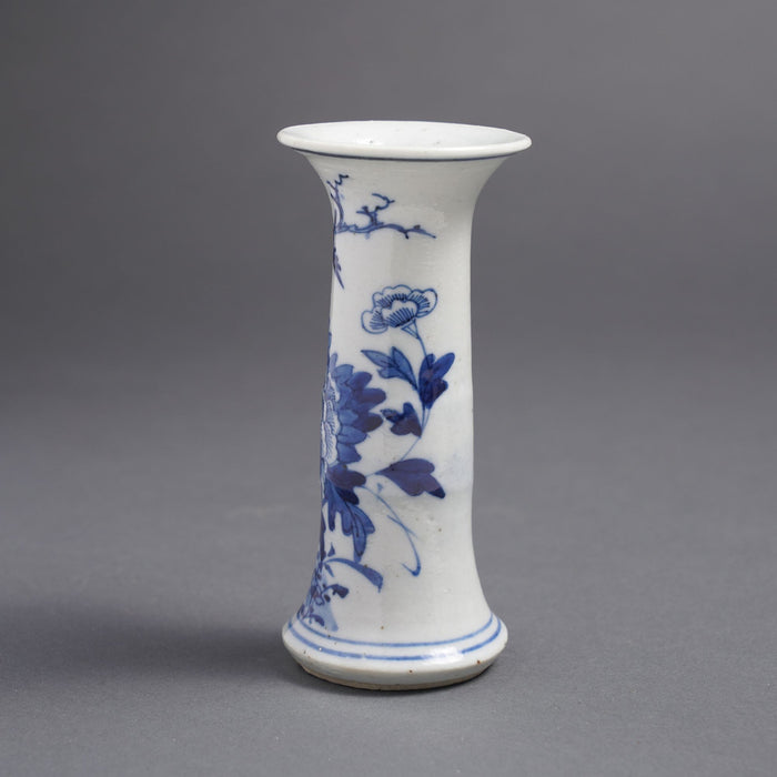 Chinese blue & white porcelain vase (c. 1680)