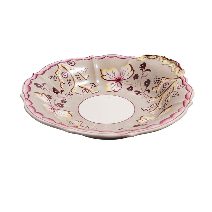 English biscuit shell dish with leaf and branch decoration (c. 1820)