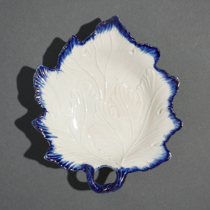 Shell edge pearlware grape leaf condiment dish (c. 1820)