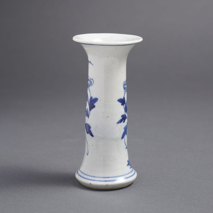 Chinese blue & white porcelain vase (c. 1680)