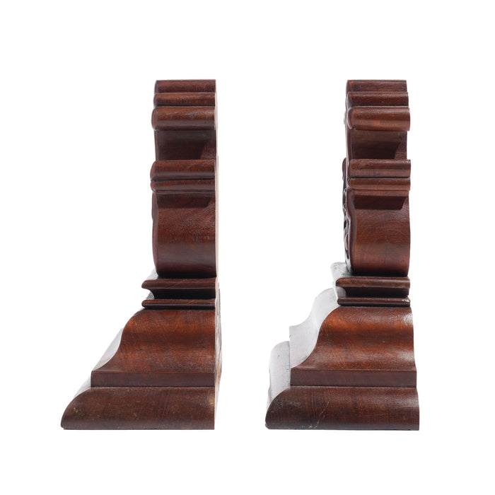 Pair of American Neoclassic mahogany wall brackets (c. 1830)