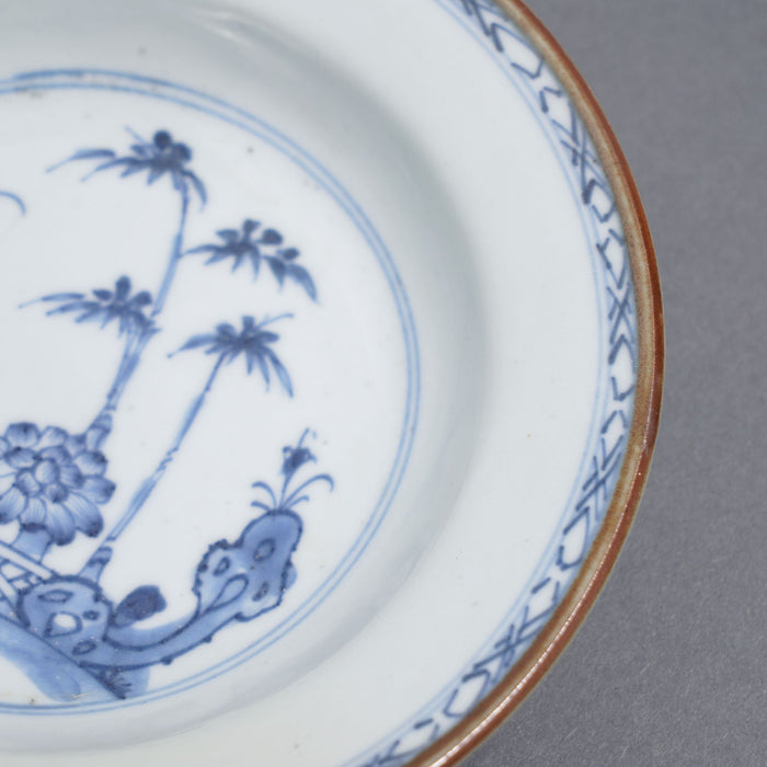 Chinese export porcelain shallow dish (c. 1800)