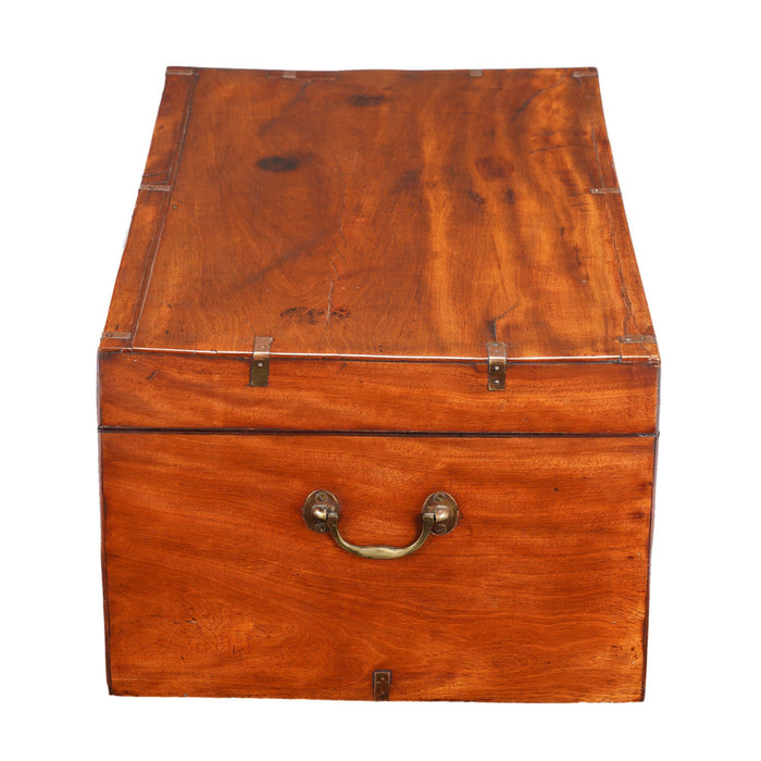 British officer’s trunk in mahogany and brass (c. 1830)