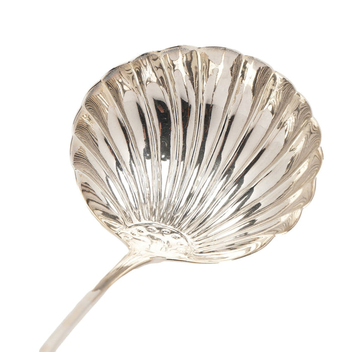 English Georgian shell form ladle in sterling silver (c. 1700's)