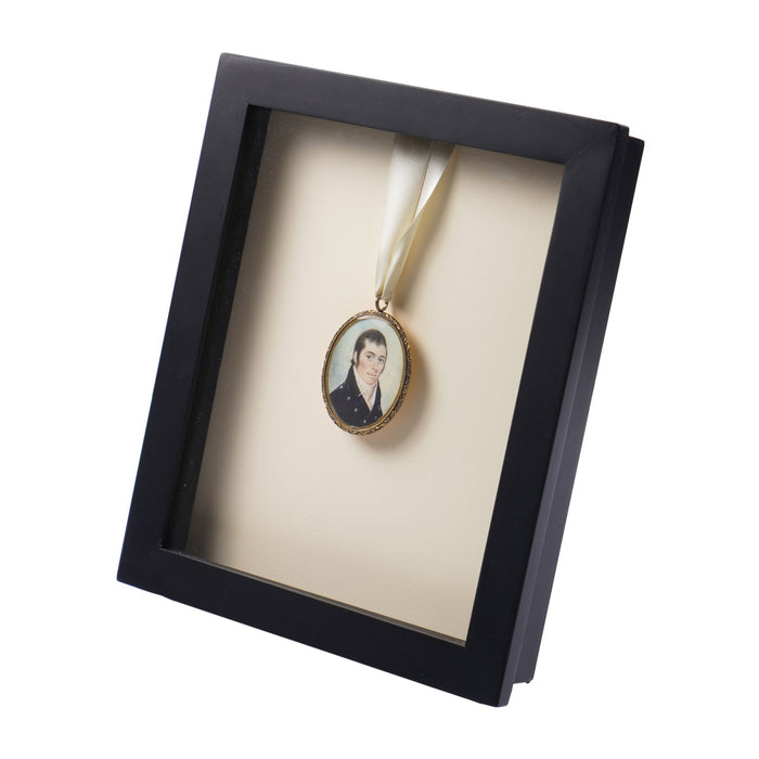 New England gentleman's portrait on a bone pendant in a gilt bezel (c. 1810)