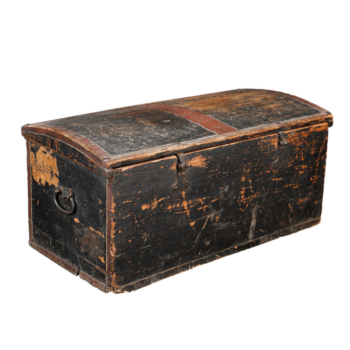 Painted Norwegian pine immigrant trunk with coffer top (1827)