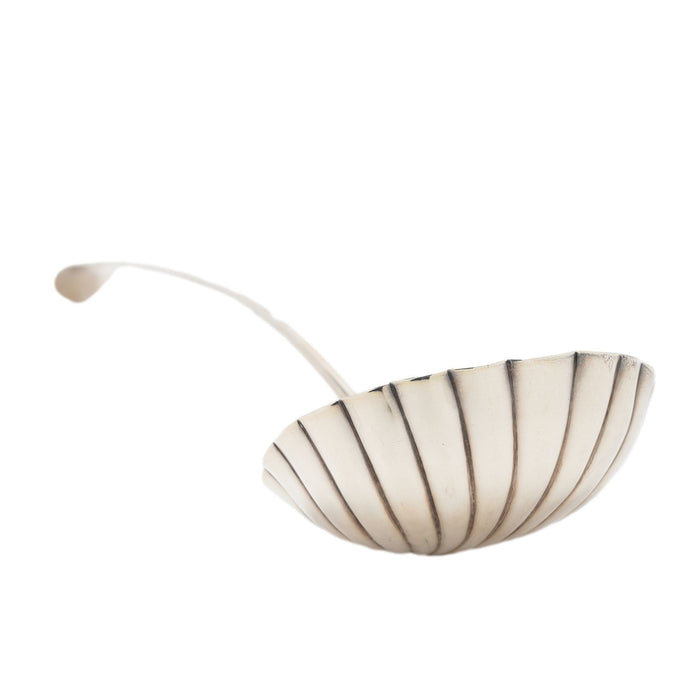 English Georgian shell form ladle in sterling silver (c. 1700's)