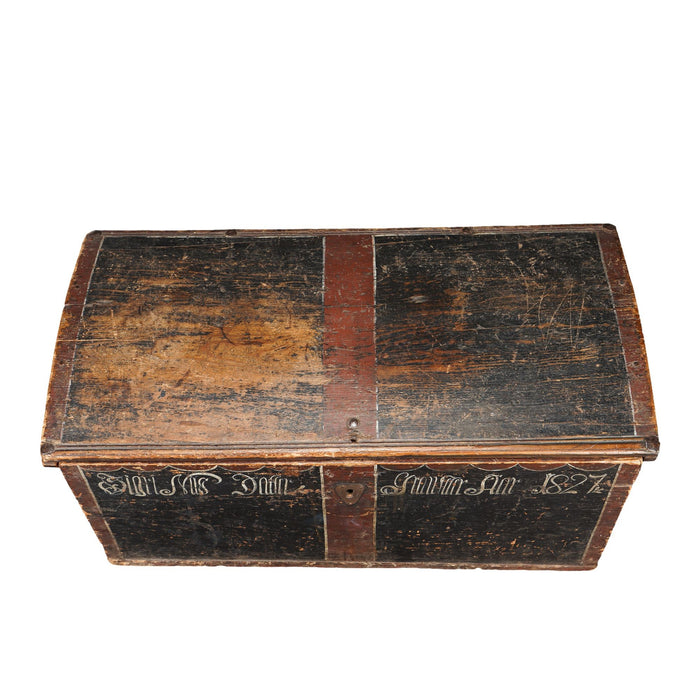 Painted Norwegian pine immigrant trunk with coffer top (1827)