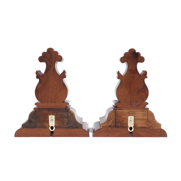Pair of American Neoclassic mahogany wall brackets (c. 1830)
