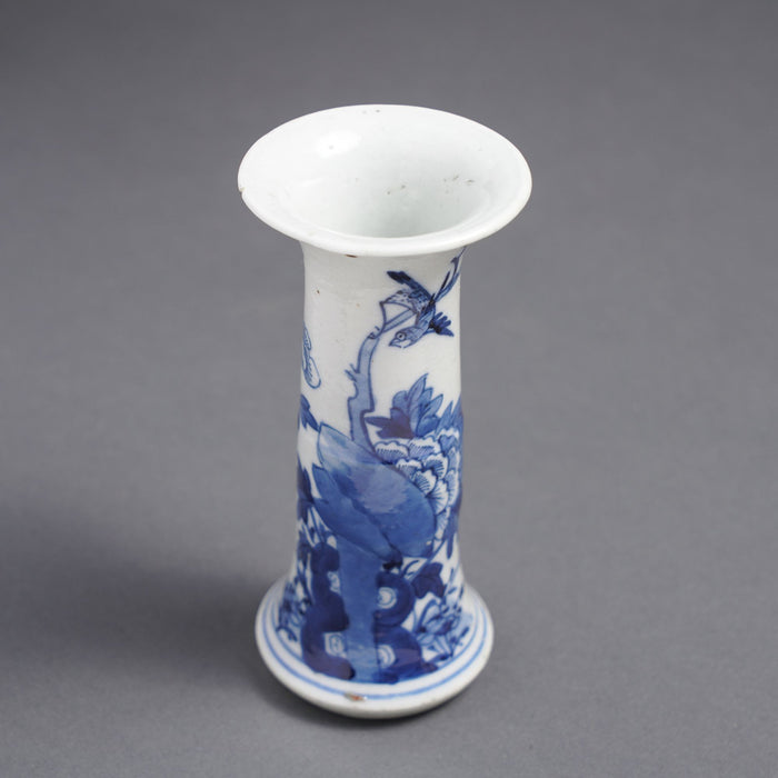 Chinese blue & white porcelain vase (c. 1680)