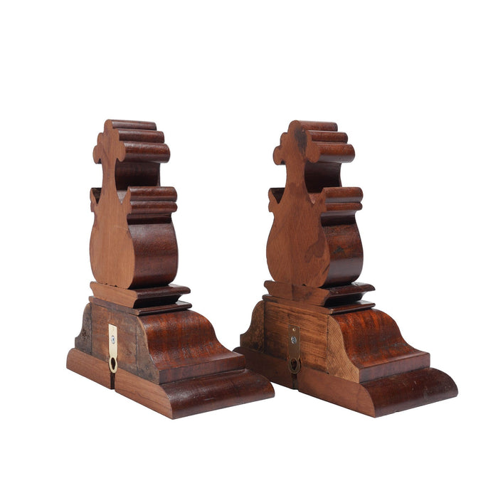 Pair of American Neoclassic mahogany wall brackets (c. 1830)