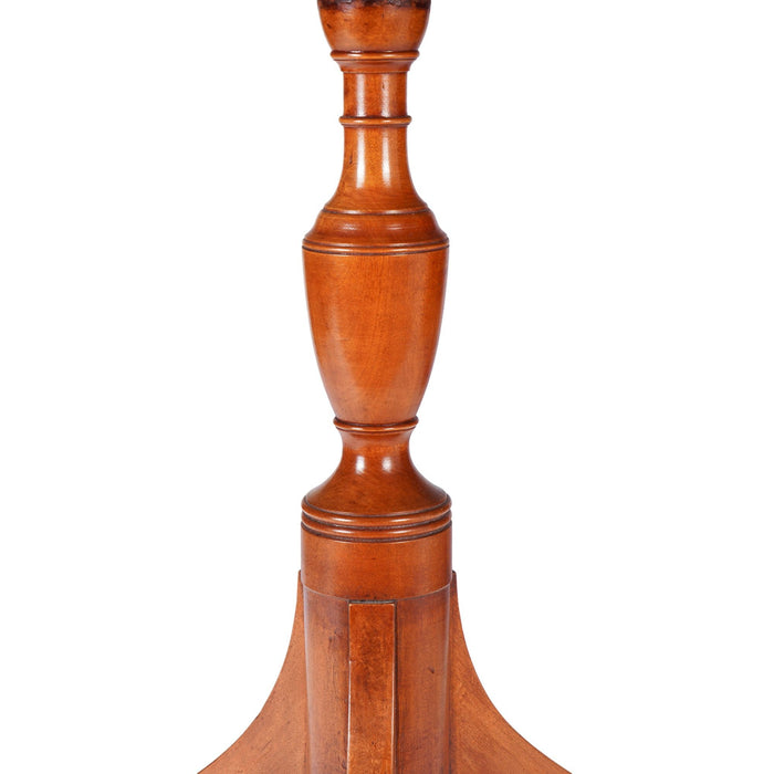 American Hepplewhite maple spider leg candle stand (c. 1800-10)