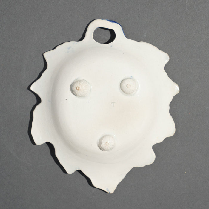 Shell edge pearlware grape leaf condiment dish (c. 1820)