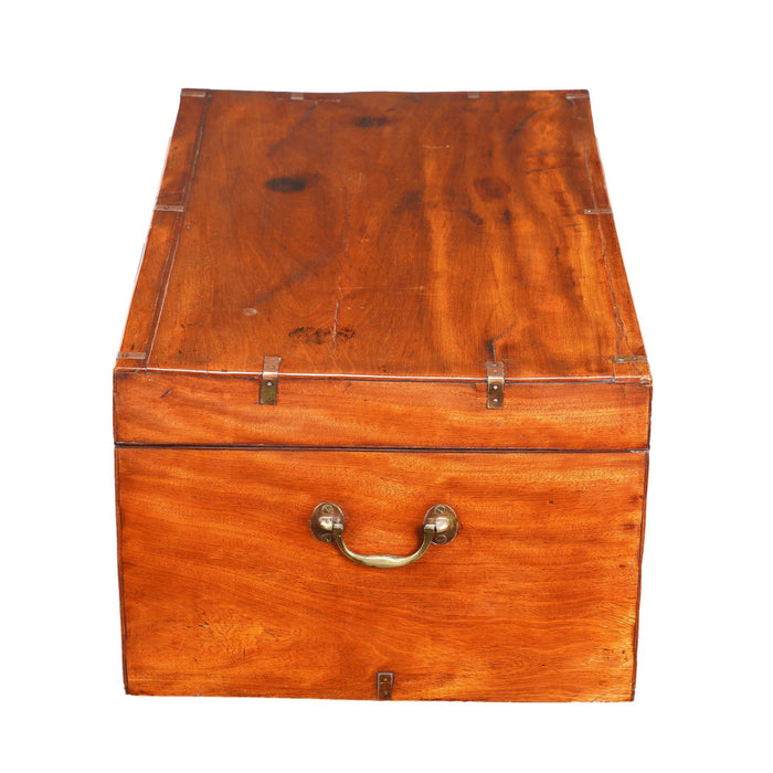 British officer’s trunk in mahogany and brass (c. 1830)