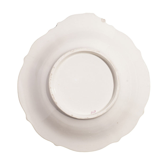 English biscuit shell dish with leaf and branch decoration (c. 1820)