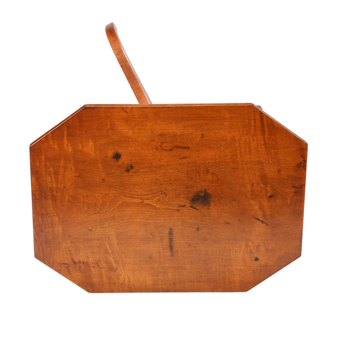 American Hepplewhite maple spider leg candle stand (c. 1800-10)