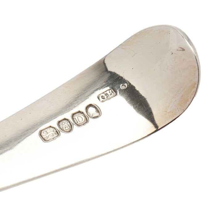 English Georgian shell form ladle in sterling silver (c. 1700's)