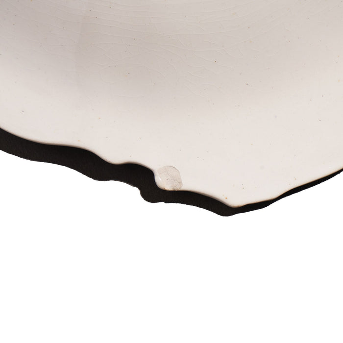 English biscuit shell dish with leaf and branch decoration (c. 1820)