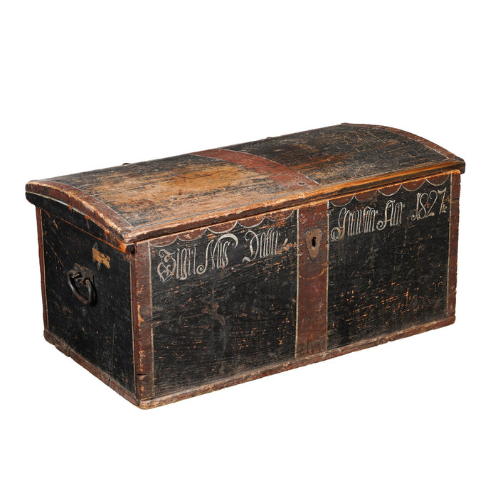 Painted Norwegian pine immigrant trunk with coffer top (1827)