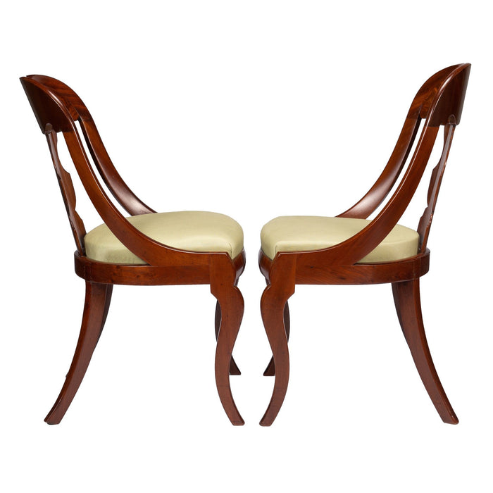Pair of American mahogany gondola chairs (c. 1815-35)