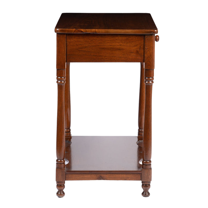 American walnut one drawer stand with stretcher shelf (1810-20)