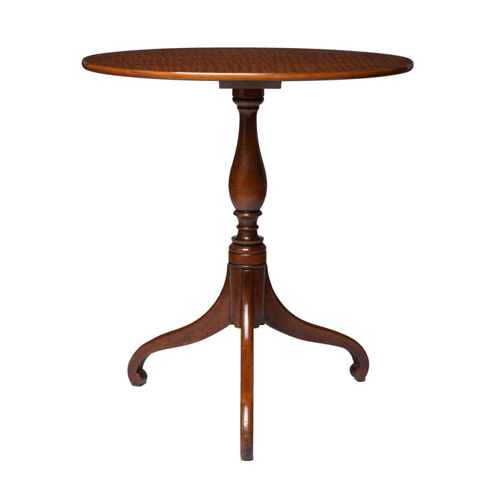 American cherry Hepplewhite candle stand (c. 1800)