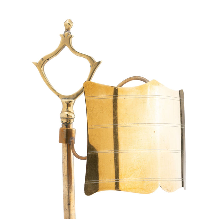 Italian cast brass single spout oil lamp with deflector (c. 1790)