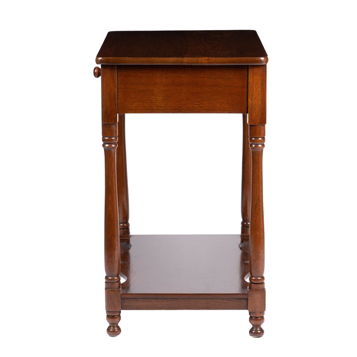 American walnut one drawer stand with stretcher shelf (1810-20)