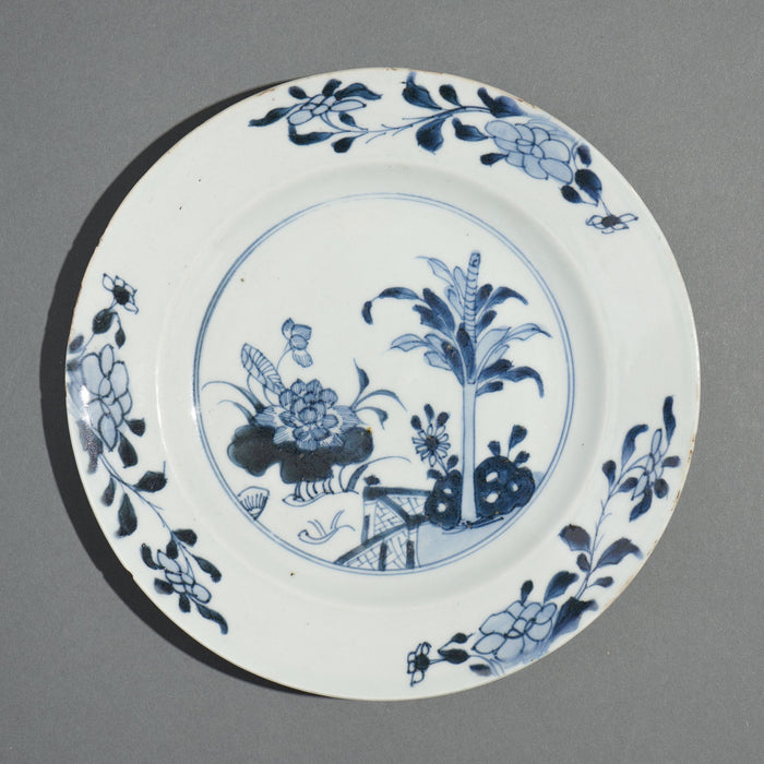 Chinese export porcelain plate decorated in cobalt blue underglaze (c. 1720-40)