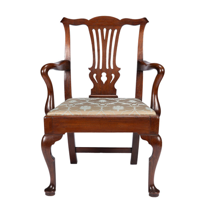 English George II walnut arm chair with upholstered slip seat (1740)