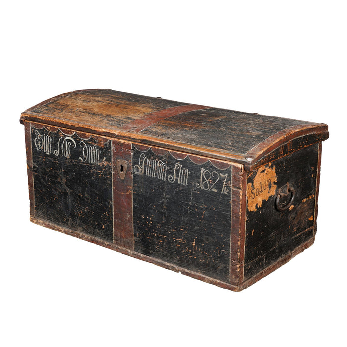 Painted Norwegian pine immigrant trunk with coffer top (1827)