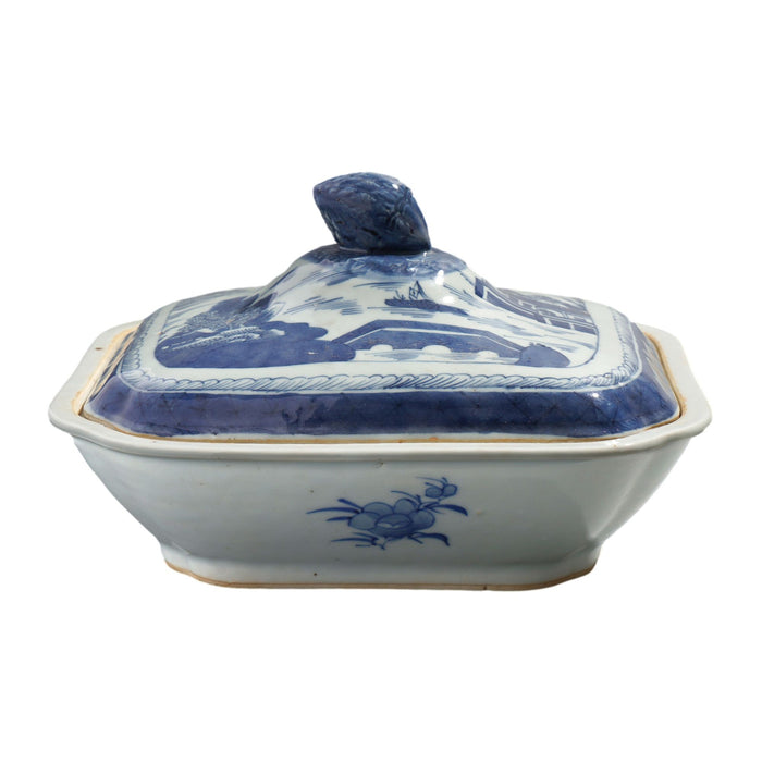 Chinese Canton covered porcelain entree dish (c. 1820-40)