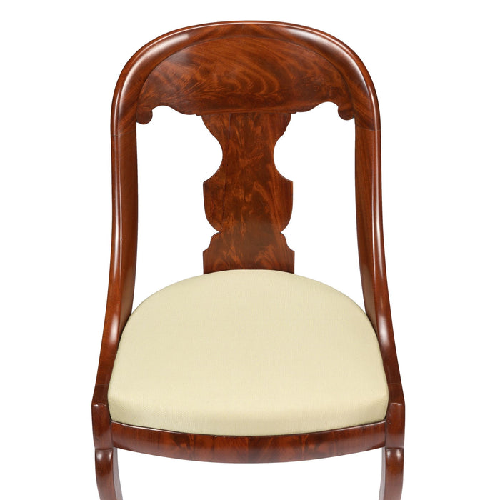 Pair of American mahogany gondola chairs (1815-35)