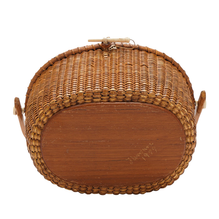 Farnum Nantucket lightship basket (1979)