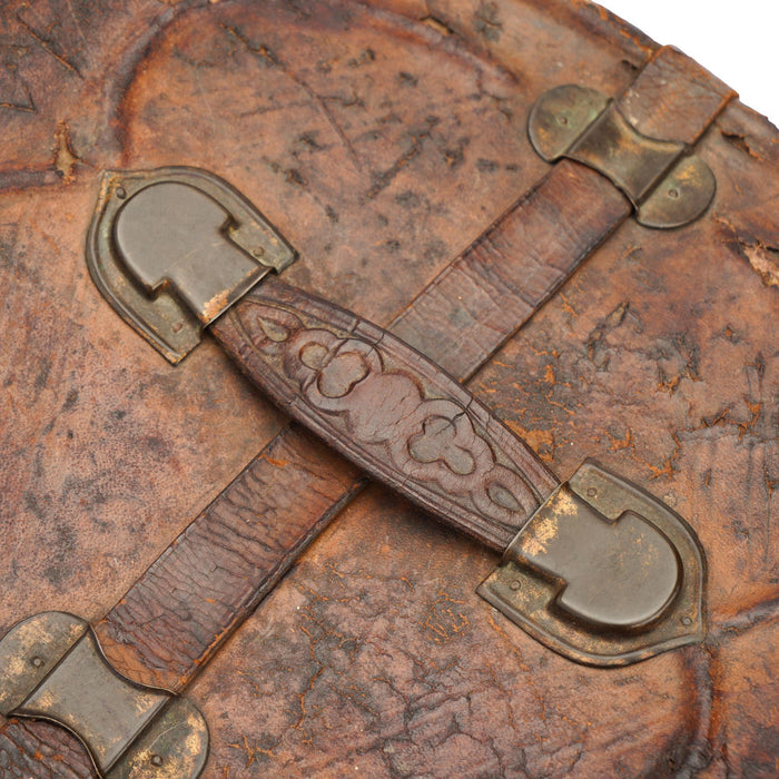 English leather hat box for a man’s wide brim top hat (c. 1830-40)