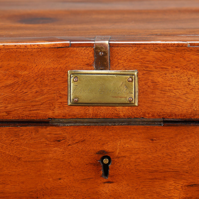 British officer’s trunk in mahogany and brass (c. 1830)