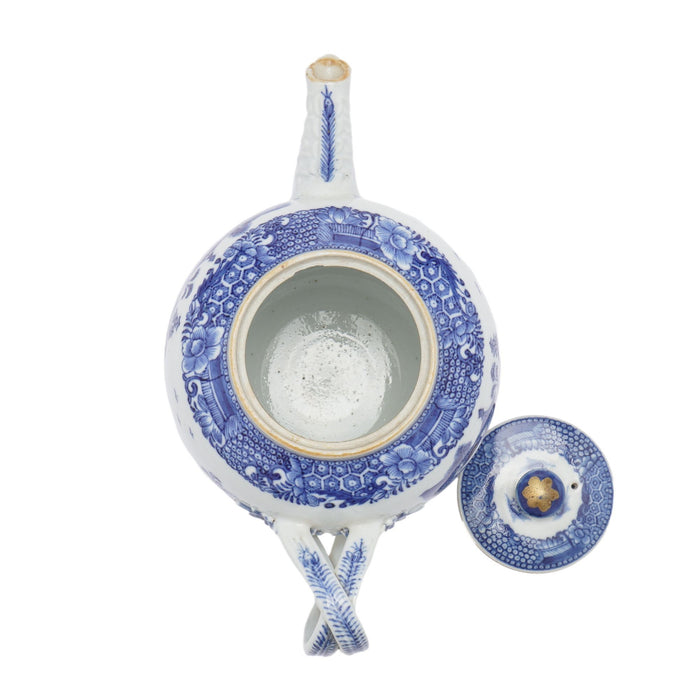 Chinese porcelain tea pot with lid & strap handle (c. 1760-80)