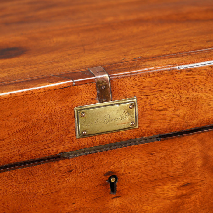 British officer’s trunk in mahogany and brass (c. 1830)