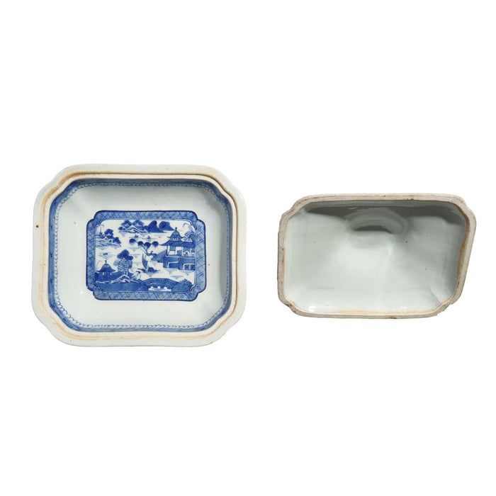 Chinese Canton covered porcelain entree dish (c. 1820-40)