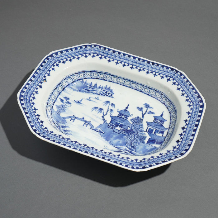 China trade export octagonal porcelain platter (c. 1800's)