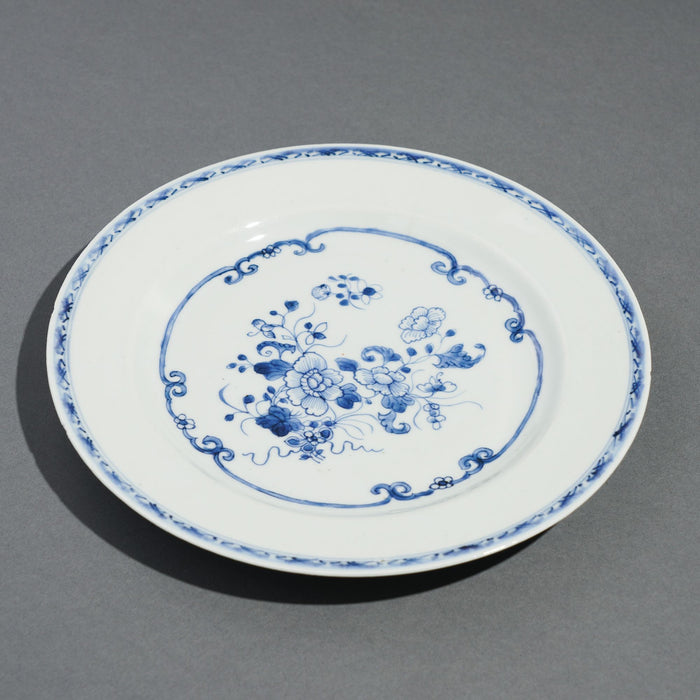 Chinese export porcelain plate decorated in cobalt underglaze blue (c. 1750's)