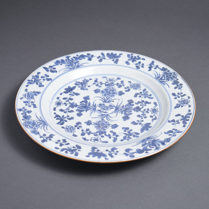 Chinese Porcelain Qianlong Charger (c. 1710-20)