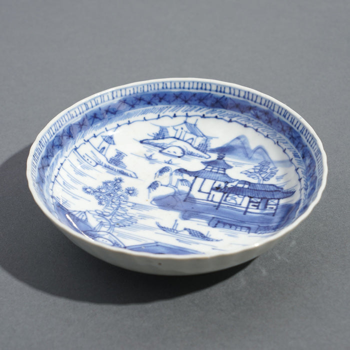 Chinese Canton blue & white porcelain dish (c. 1820)