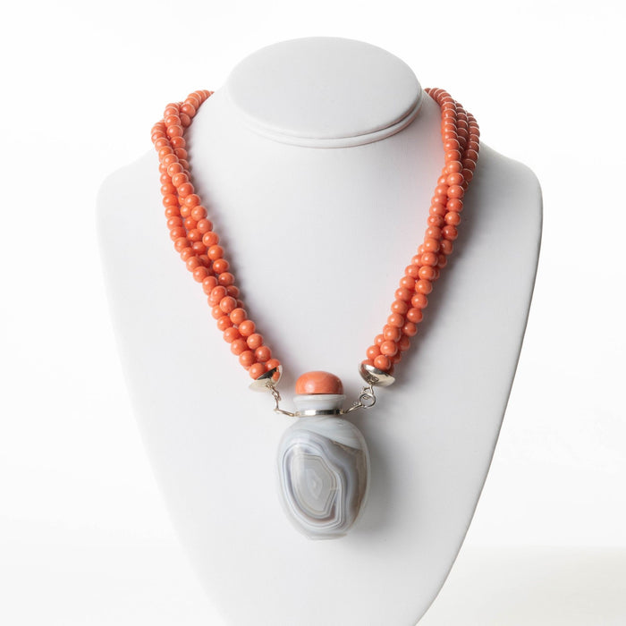 Gray Agate Snuff Bottle Pendant On A Three Strand Coral Bead Necklace (1850's)