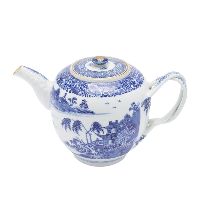 Chinese porcelain tea pot with lid & strap handle (c. 1760-80)