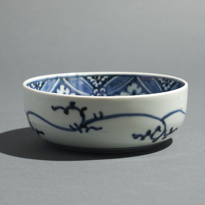 Japanese porcelain footed bowl with cobalt decoration (c. 1800's)